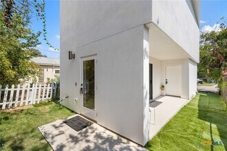 1210 Angelina St in Austin, TX - Building Photo - Building Photo