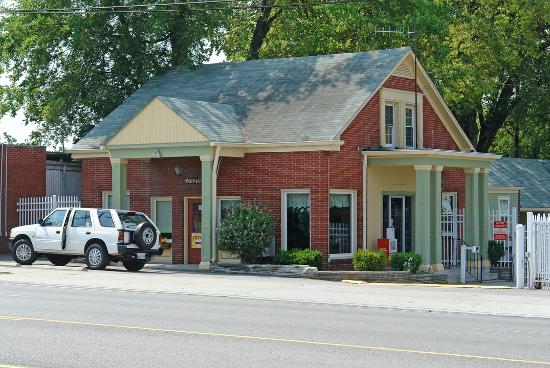 Mercury Court in Nashville, TN - Building Photo