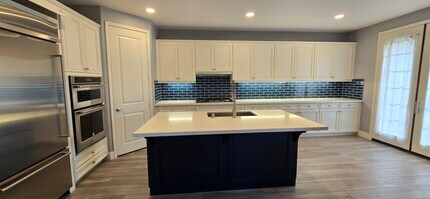 1465 Donegal Way in Oxnard, CA - Building Photo - Building Photo