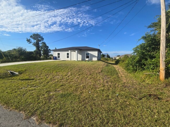 2514 31st St SW in Lehigh Acres, FL - Building Photo - Building Photo