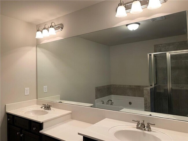 325 Holdings Dr in Lawrenceville, GA - Building Photo - Building Photo