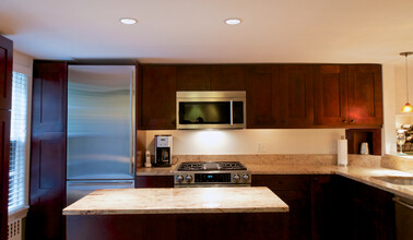33 Gray St, Unit 1 in Boston, MA - Foto de edificio - Building Photo