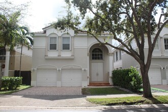 11336 NW 47th Ln in Doral, FL - Building Photo - Building Photo