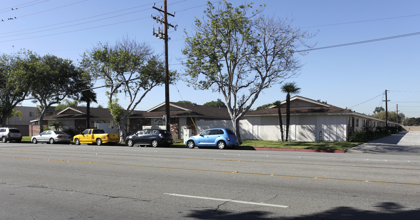 Knott Village Apartments in Buena Park, CA - Building Photo