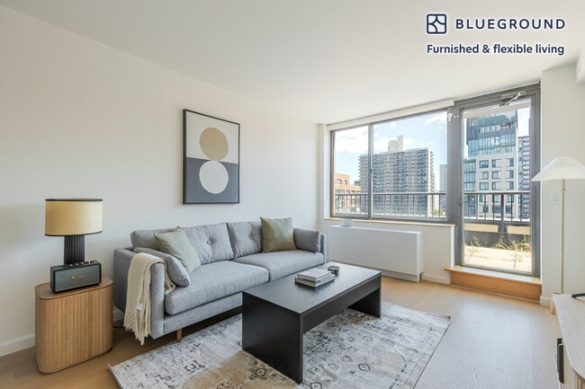 255 W 94th St