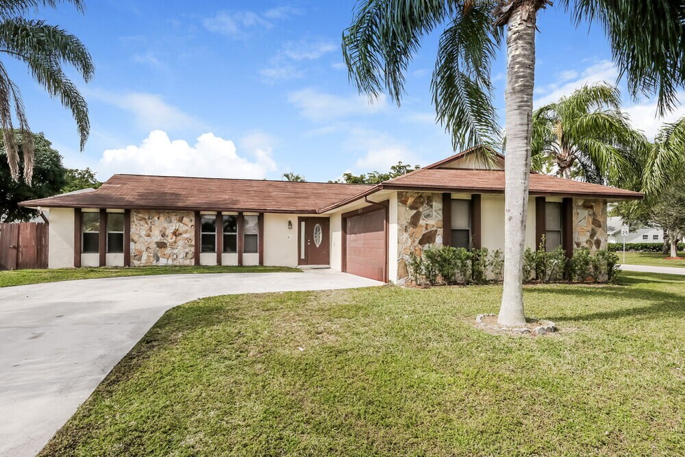 254 Ponce De Leon St in Royal Palm Beach, FL - Building Photo