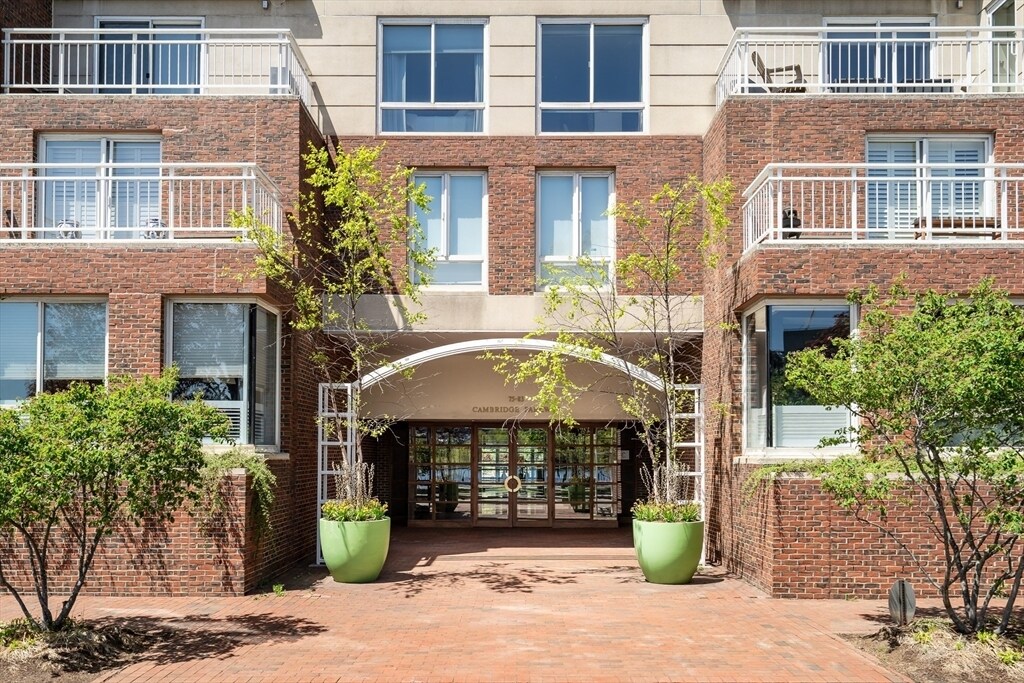 83 Cambridge Pkwy in Cambridge, MA - Building Photo