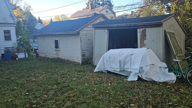 963 Perry St in Flint, MI - Building Photo - Building Photo