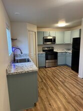 309 Lithia Ave, Unit 305 Lithia Ave in Talent, OR - Building Photo - Building Photo