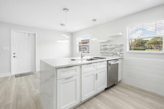 385 Flanders I in Delray Beach, FL - Building Photo - Building Photo