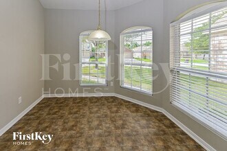 9615 Barr Spring Dr in Humble, TX - Foto de edificio - Building Photo