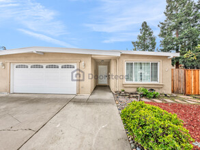 42538 Hamilton Way in Fremont, CA - Building Photo - Building Photo