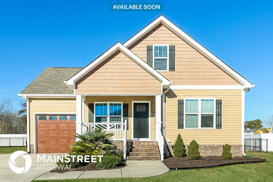 206 S Eastwood Dr in Benson, NC - Building Photo