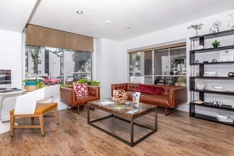 4400 Memorial Dr in Houston, TX - Foto de edificio - Building Photo