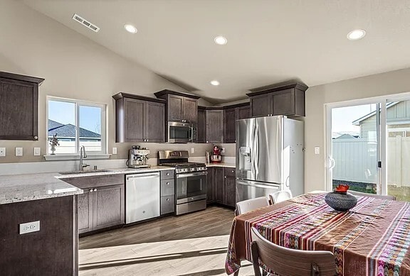 6102 Crown Crest Ave in Yakima, WA - Building Photo - Building Photo