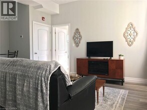 98 Lorne Crescent in Brantford, ON - Building Photo - Building Photo