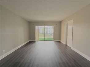 1638 Embassy Dr in West Palm Beach, FL - Building Photo - Building Photo