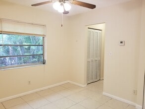 2327 Polk St, Unit Amanda in Hollywood, FL - Foto de edificio - Building Photo