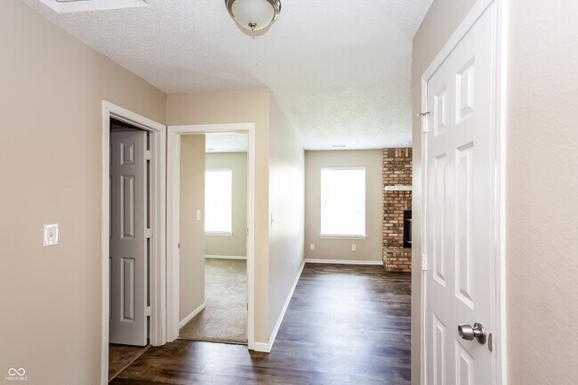 1843 Sweet Blossom Ln in Indianapolis, IN - Building Photo - Building Photo