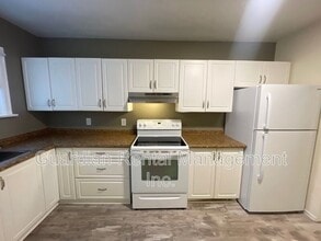 135 Dorothy St in Thunder Bay, ON - Building Photo - Building Photo