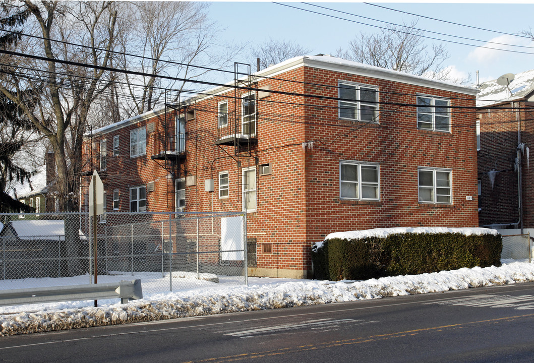 869 Forest Ave in Staten Island, NY - Building Photo