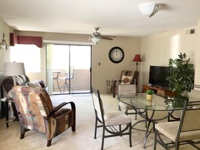 10055 E Mountainview Lake Dr, Unit 1068 in Scottsdale, AZ - Foto de edificio - Building Photo