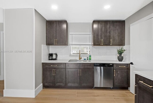 736 Prosperity Farms Rd in North Palm Beach, FL - Building Photo - Building Photo