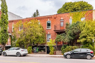 4187 Décarie Boul in Montréal, QC - Building Photo