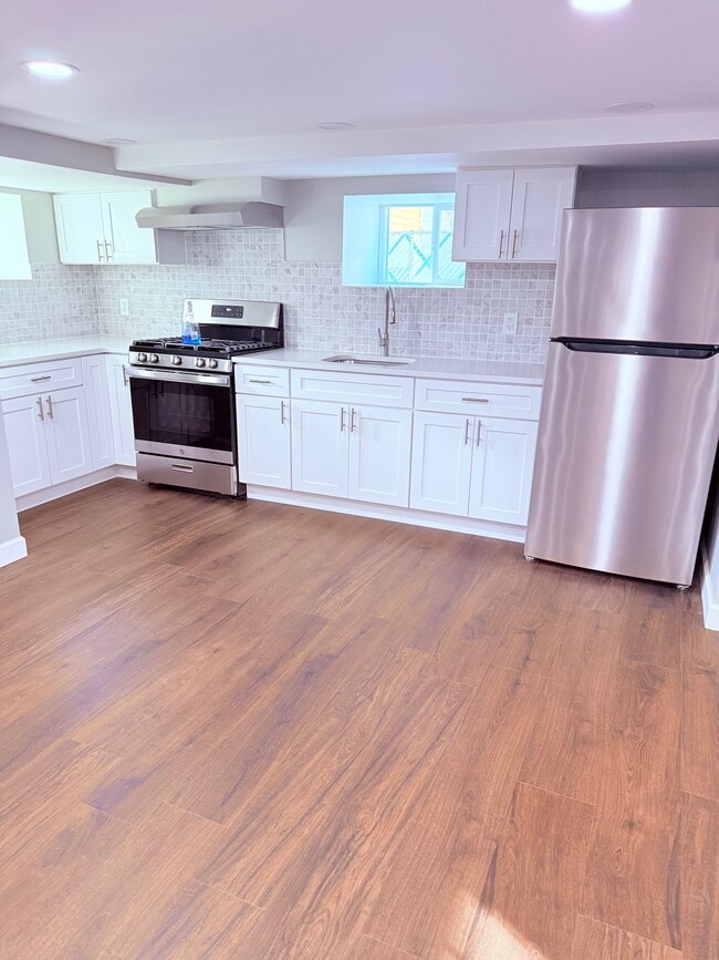 692 Day Ave in Ridgefield, NJ - Foto de edificio - Building Photo