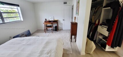 1605 Meridian Ave in Miami Beach, FL - Building Photo - Building Photo
