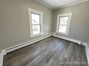 88 Larkin St, Unit 4 in Bangor, ME - Building Photo - Building Photo