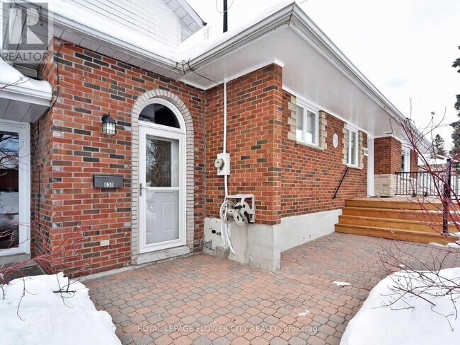 630 Wychwood St in Oshawa, ON - Building Photo - Building Photo