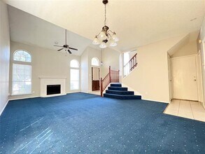 104 Moss Hill Dr in Arlington, TX - Foto de edificio - Building Photo
