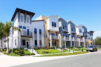 Uptown Kenwood in St. Petersburg, FL - Building Photo - Building Photo