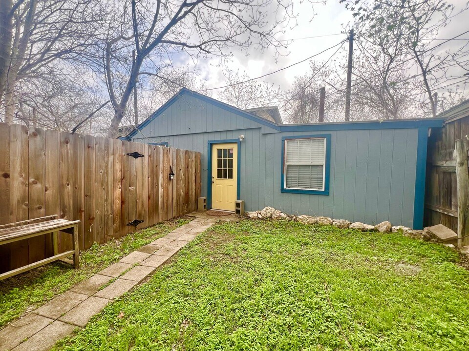 1036 E 43rd St in Austin, TX - Building Photo