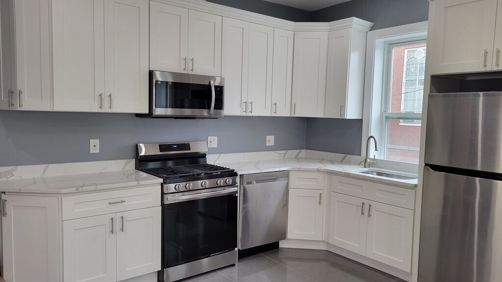 339 Cambridge St, Unit 2 in Cambridge, MA - Building Photo