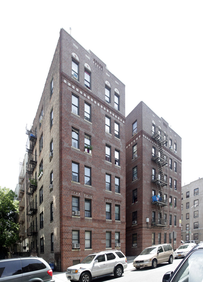 345 E 205th St in Bronx, NY - Foto de edificio - Building Photo