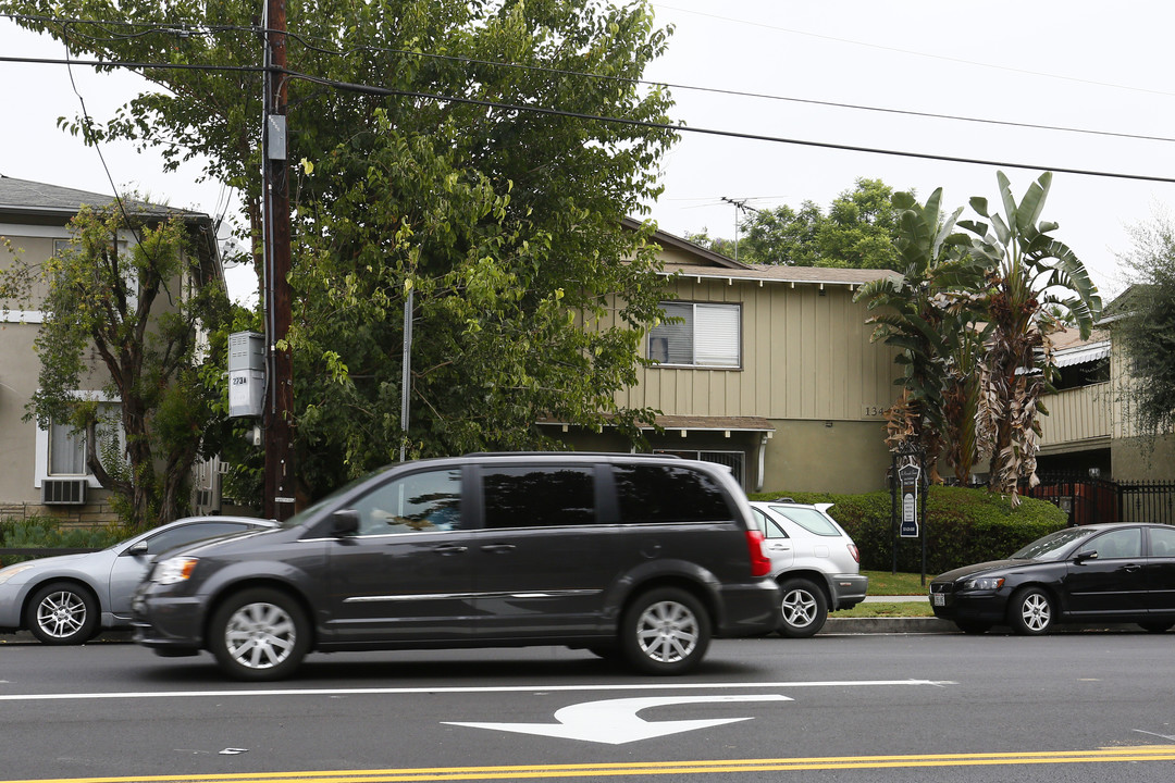 13449 Moorpark St in Sherman Oaks, CA - Building Photo