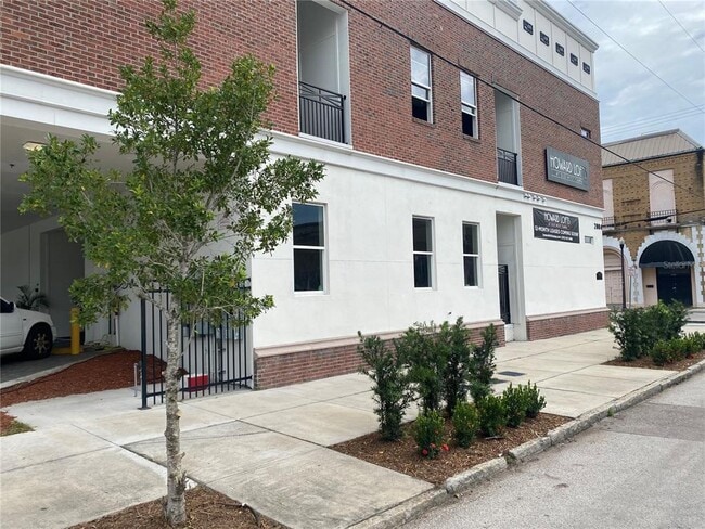 property at 2004 N Howard Ave