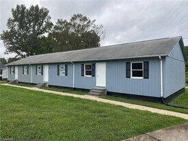 233-237 S School St in Burlington, NC - Building Photo