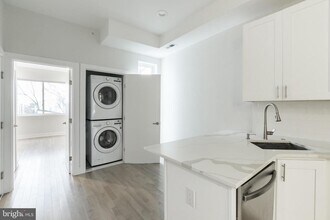 1927 N 5th St, Unit UNIT 3 in Philadelphia, PA - Foto de edificio - Building Photo