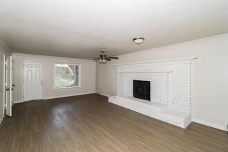 109 W Pecan Valley St in Collierville, TN - Building Photo - Building Photo
