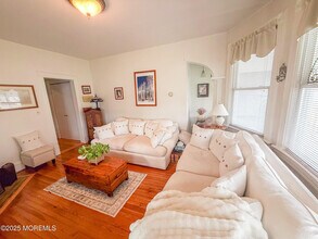 47 Burlington Ave in Leonardo, NJ - Building Photo - Building Photo