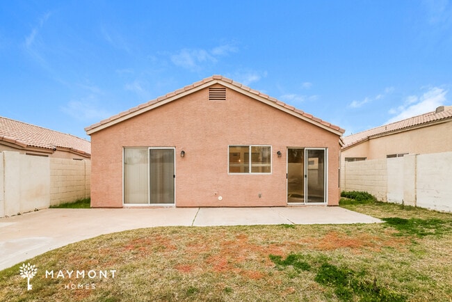 14411 S 47th Pl in Phoenix, AZ - Foto de edificio - Building Photo