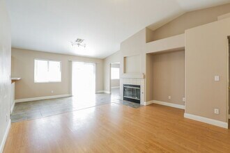 9099 Lava Bluff Ct in Las Vegas, NV - Building Photo - Building Photo