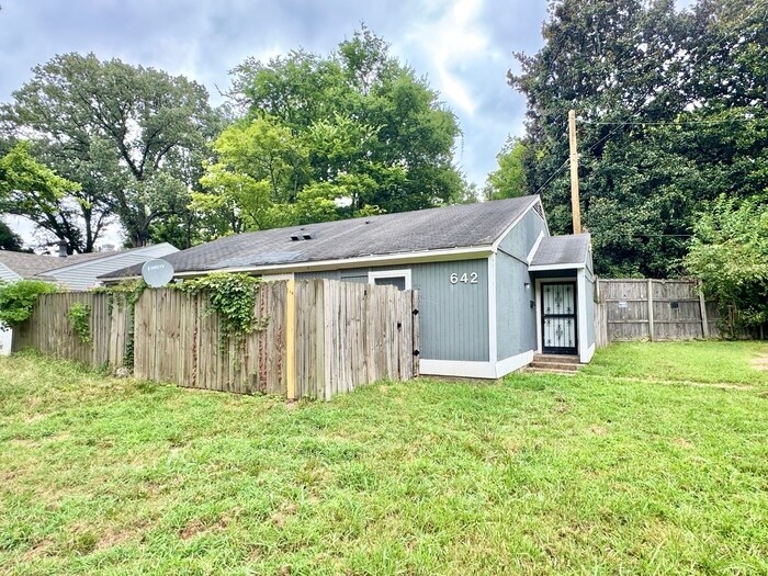 642 Safari Dr in Memphis, TN - Building Photo