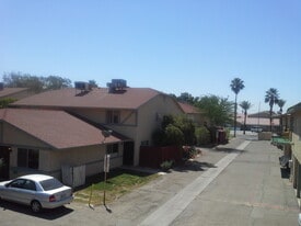 1705 W Olive Ave, Unit D in El Centro, CA - Building Photo