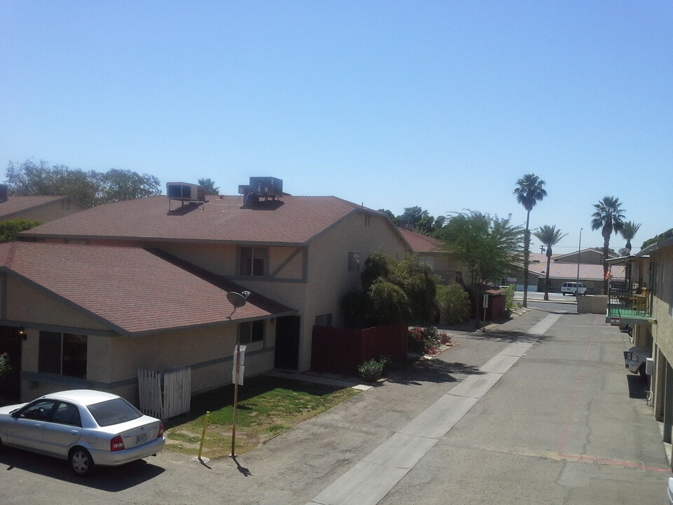 1705 W Olive Ave, Unit D in El Centro, CA - Building Photo