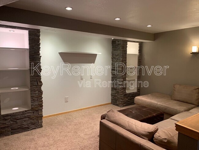 1217 S Flower Cir in Lakewood, CO - Building Photo - Building Photo