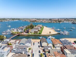 111 Edgewater Pl in Newport Beach, CA - Building Photo - Building Photo